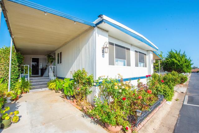 1010 Bobier Dr E, Vista CA: https://media.crmls.org/mediaz/4fbcf58d-704e-4c22-b5c4-827d7dd2eaff.jpg