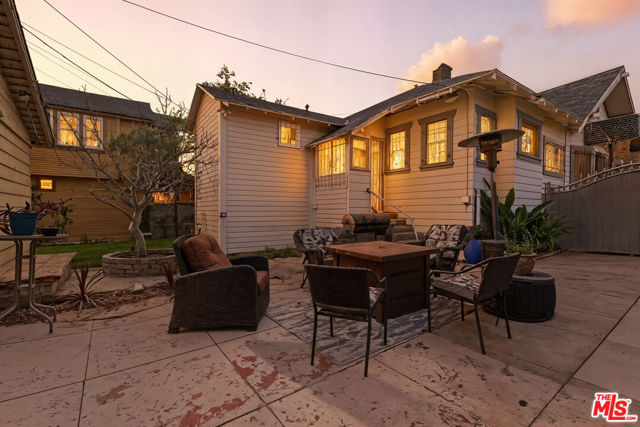 2114 W 28th Street, Los Angeles CA: https://media.crmls.org/mediaz/4fbd2e54-e1db-44a6-9c37-7ca1295f2991.jpg