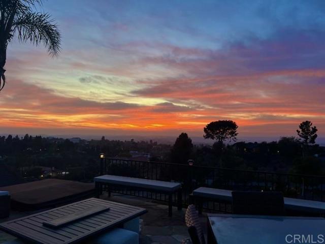 2073 Elevado Rd, Vista CA: https://media.crmls.org/mediaz/4fbe1f47-7f2a-434a-9aac-385f10c10ff1.jpg