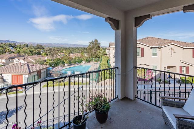 263 Morro Way, Simi Valley CA: https://media.crmls.org/mediaz/4fbe63ee-5d8f-456b-abd0-306477b6cb2d.jpg