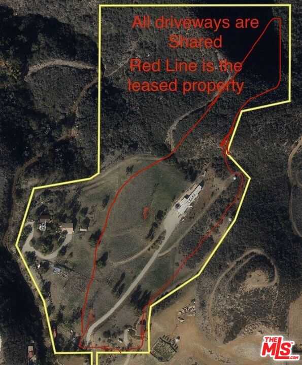 11077 Pacific View Drive, Malibu CA: https://media.crmls.org/mediaz/4fbe84a3-6966-4b64-a0b3-8d6dae5f9b25.jpg
