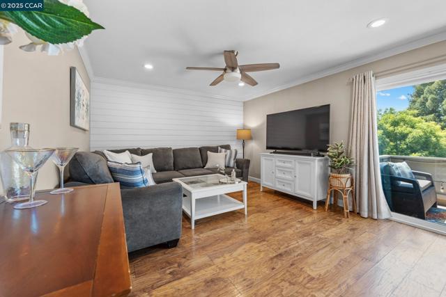 825 Oak Grove Rd, Concord CA: https://media.crmls.org/mediaz/4fbf4c9f-293e-4f60-b1b3-fba2c732f242.jpg