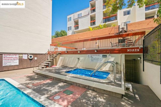 250 Whitmore St, Oakland CA: https://media.crmls.org/mediaz/4fbfaa03-e3e7-4e7f-96ae-320a26cad809.jpg