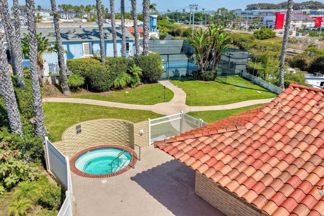 6503 Friendly Place, Carlsbad CA: https://media.crmls.org/mediaz/4fbfab1f-55ac-4381-bc9b-95f665d34b7f.jpg