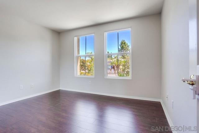 5423 Foxtail Loop, Carlsbad CA: https://media.crmls.org/mediaz/4fbfc25b-03df-4f8c-96c1-875601835aa5.jpg