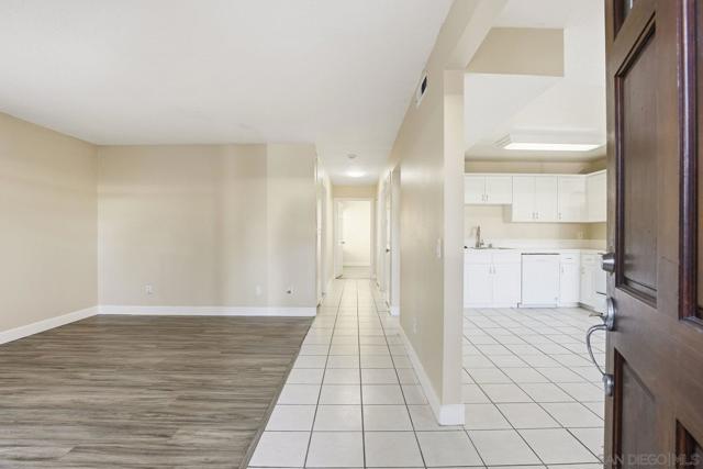 525 N Beech St, Escondido CA: https://media.crmls.org/mediaz/4fc0ef9b-8115-4ee7-9dfb-d14691cb7847.jpg