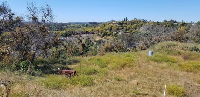 3240 Via Del Cielo, Fallbrook CA: https://media.crmls.org/mediaz/4fc1a2c1-e2da-472c-adb8-7ffe8fb4be1d.jpg