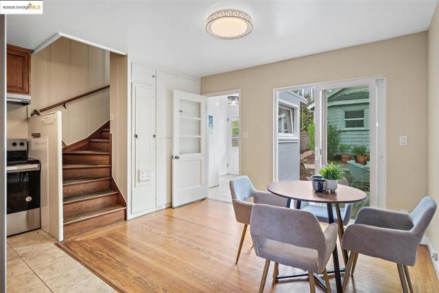 262 Byxbee St, San Francisco CA: https://media.crmls.org/mediaz/4fc1c816-0f05-4974-8006-368b36063a47.jpg