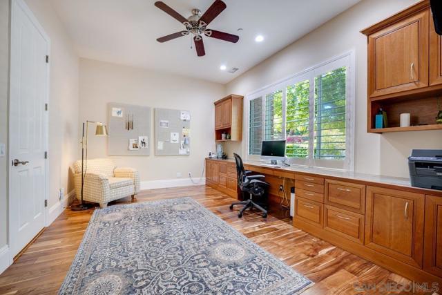2860 Via Rancheros Way, Fallbrook CA: https://media.crmls.org/mediaz/4fc1da0c-3260-4b38-96cb-22227a553f05.jpg