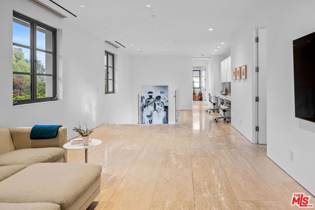 623 Alma Real Drive, Pacific Palisades CA: https://media.crmls.org/mediaz/4fc2174c-60eb-4286-b546-9d0a93632a71.jpg
