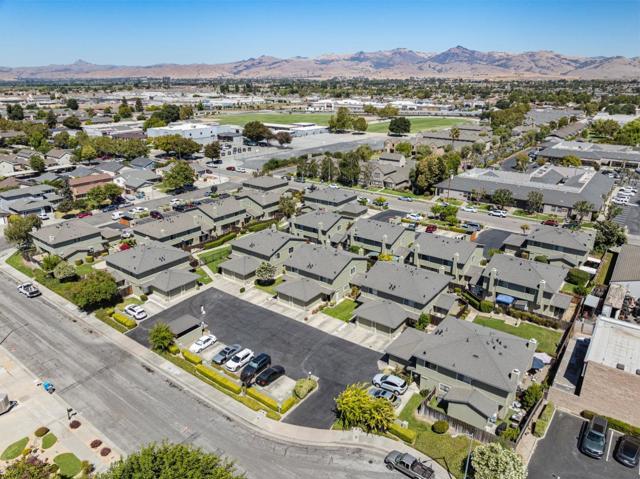 1411 Squire Court, Hollister CA: https://media.crmls.org/mediaz/4fc28312-0736-42fe-9527-11cfc7500c69.jpg