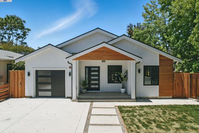 175 N Frances St, Sunnyvale CA: https://media.crmls.org/mediaz/4fc34fb3-8f7d-4588-a4db-9a8489ebdeb4.jpg
