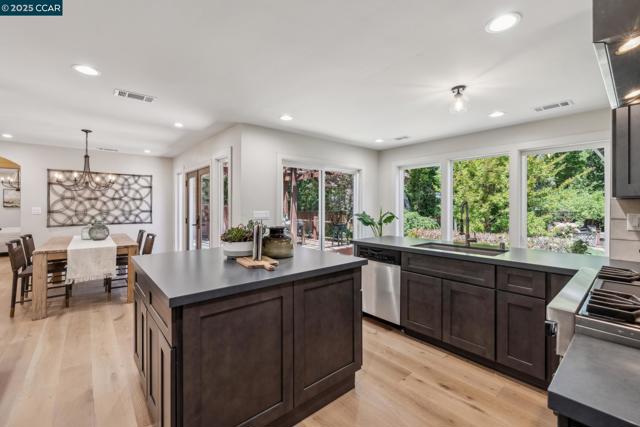 312 Soule Ave, Pleasant Hill CA: https://media.crmls.org/mediaz/4fc3eda8-fd98-40a9-8ff4-57c170b4cd6d.jpg
