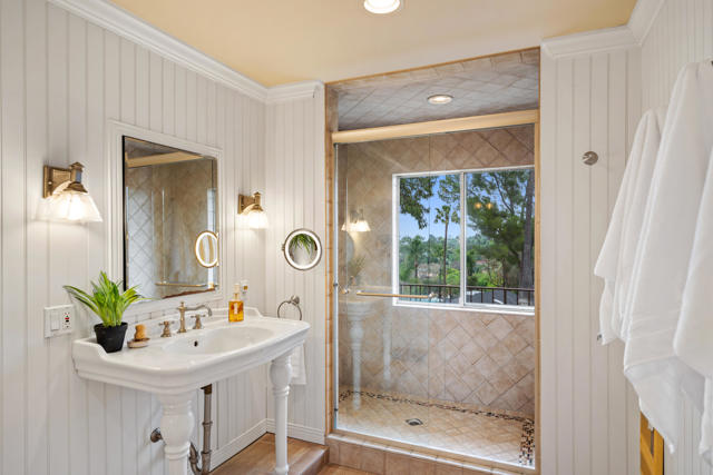 5324 Felice Place, Woodland Hills CA: https://media.crmls.org/mediaz/4fc4083e-b661-4292-93f6-a81c3fbff596.jpg