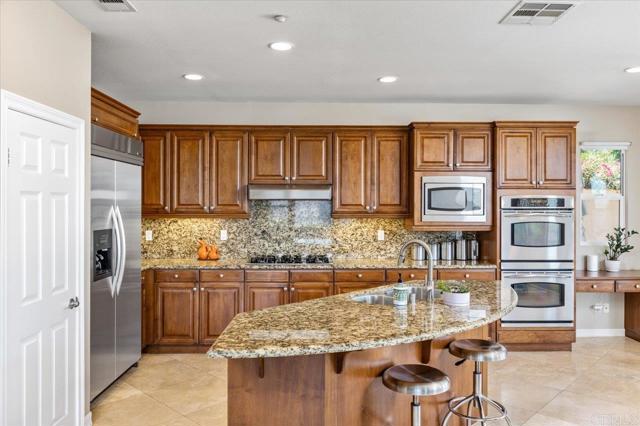 31662 Orange Blossom Ct, Valley Center CA: https://media.crmls.org/mediaz/4fc42a7f-c0ea-47fc-a57d-799684375752.jpg