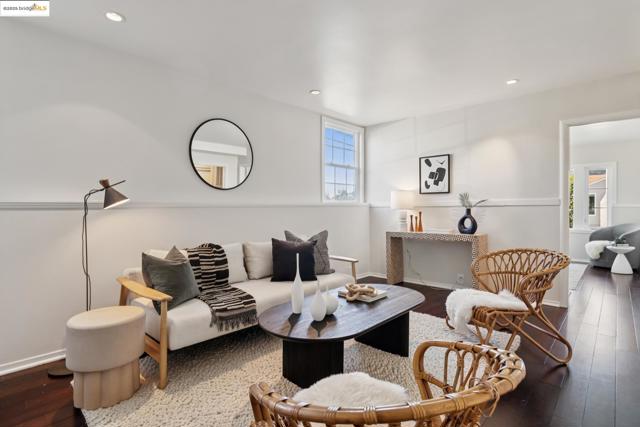 4701 Kaphan Ave, Oakland CA: https://media.crmls.org/mediaz/4fc47dba-428c-4c49-a53a-e356f6d5e5e8.jpg