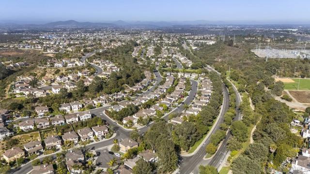 11225 Corte Isabelino, San Diego CA: https://media.crmls.org/mediaz/4fc4fb58-54a1-489c-a806-8ec8ea2156de.jpg