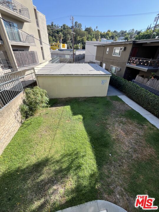 4187 Arch Drive, Studio City CA: https://media.crmls.org/mediaz/4fc5d3d6-9571-4b73-99ce-887fbb055559.jpg