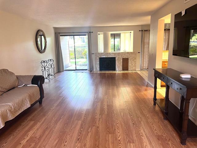 4008 Aguila, Carlsbad CA: https://media.crmls.org/mediaz/4fc65a3c-4006-43d8-83d8-65c326a5a829.jpg