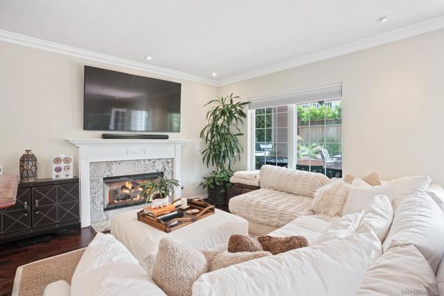7824 Exchange Pl, La Jolla CA: https://media.crmls.org/mediaz/4fc65f6e-abbb-4850-8fce-4cbf168f8c3b.jpg