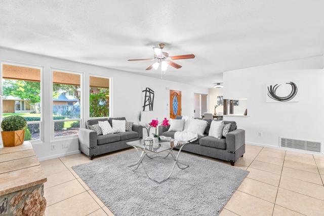 Detail Gallery Image 5 of 32 For 514 Shady Ln #C,  El Cajon,  CA 92021 - 2 Beds | 2 Baths