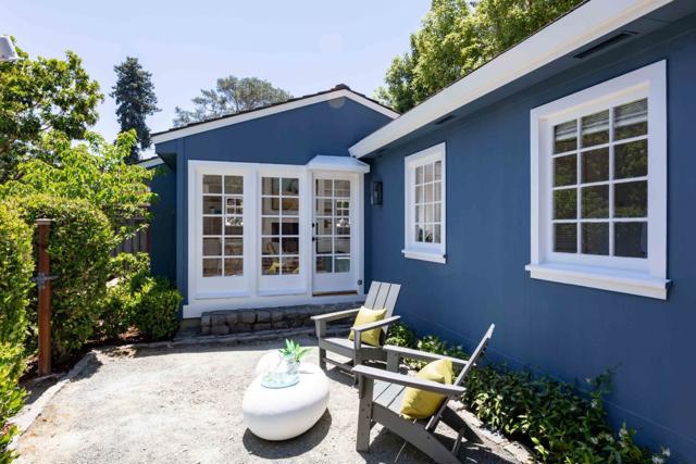 448 Felton Drive, Menlo Park CA: https://media.crmls.org/mediaz/4fc749bb-e844-4049-abc4-ba8a547df57d.jpg