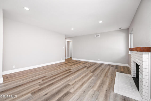 1088 Durkin Street, Camarillo CA: https://media.crmls.org/mediaz/4fc7c9be-67e7-4fea-a4a6-25d42a779a54.jpg