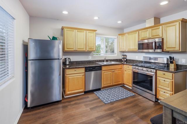 303 305 Sanford Street, Encinitas CA: https://media.crmls.org/mediaz/4fc7f8ea-93b5-4293-a452-d3949be74051.jpg