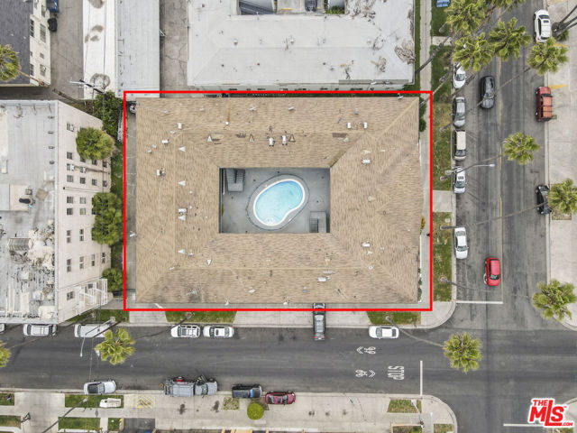 400 S Mariposa Avenue, Los Angeles CA: https://media.crmls.org/mediaz/4fc8271f-208b-4a27-996a-d7a16ccf70f8.jpg