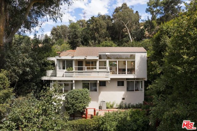 2764 Outpost Drive, Los Angeles CA: https://media.crmls.org/mediaz/4fc8a759-8ddd-487a-8909-0c571839ef9c.jpg