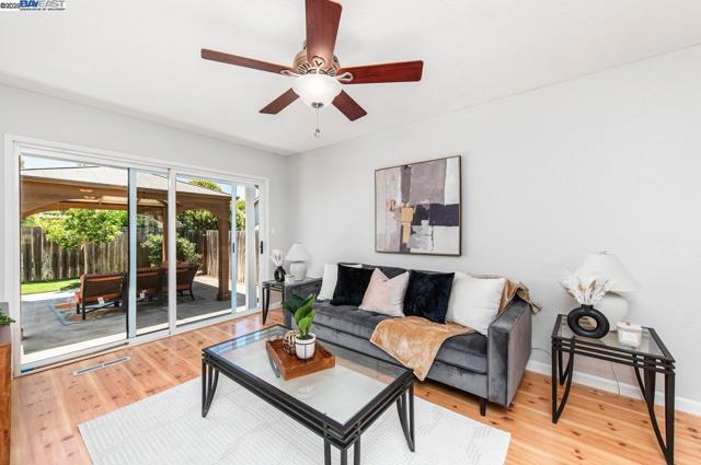 285 Edythe St, Livermore CA: https://media.crmls.org/mediaz/4fc9d2f2-4ae7-4c7a-a73c-8e47198c4c5f.jpg