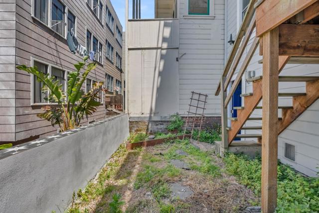 74 Lynch Street, San Francisco CA: https://media.crmls.org/mediaz/4fc9e942-0fda-4340-820d-9789719e9603.jpg