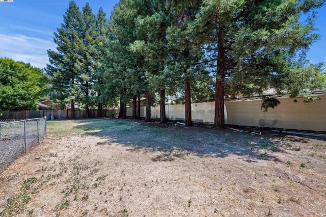 366 Virginia Way, Pleasanton CA: https://media.crmls.org/mediaz/4fca924c-ce84-4e7b-9a25-f6c9c2c0e3cb.jpg