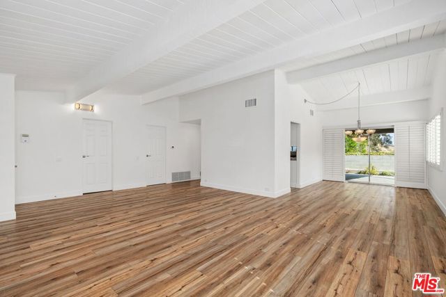 1224 El Hito Circle, Pacific Palisades CA: https://media.crmls.org/mediaz/4fcacb13-25bf-4ba3-9e9f-94af6f4a4287.jpg