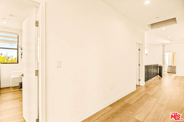 535 N Formosa Avenue, Los Angeles CA: https://media.crmls.org/mediaz/4fcb674e-9fe2-43cc-833a-2794bfa80172.jpg