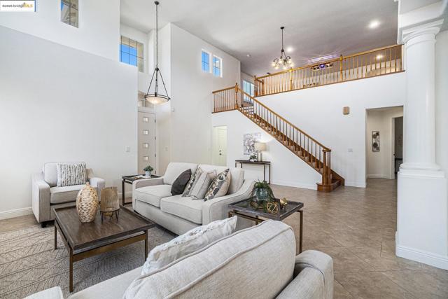 5235 Ramsdell Ct, Antioch CA: https://media.crmls.org/mediaz/4fcb8fe6-74fd-4044-b762-a47d40a8afb1.jpg