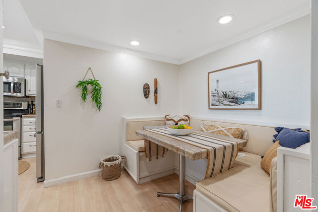 4350 Via Dolce, Marina del Rey CA: https://media.crmls.org/mediaz/4fcba267-e263-4fdb-bd1c-2ad2ced6ba8d.jpg