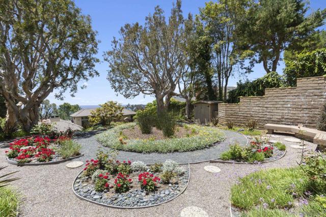 7207 Fairway Rd, La Jolla CA: https://media.crmls.org/mediaz/4fcbc079-7360-4d91-8974-8cfba827ef89.jpg