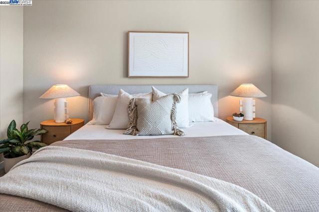 1726 17th St, Oakland CA: https://media.crmls.org/mediaz/4fcbd6fd-d989-4ba8-9f7b-330044012f94.jpg