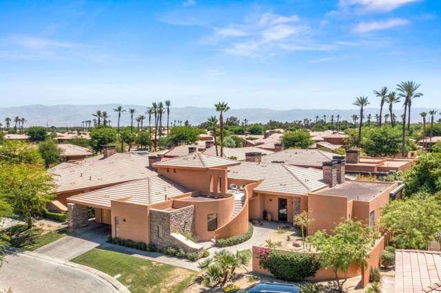 50380 Via Serenidad, La Quinta CA: https://media.crmls.org/mediaz/4fcbdec8-e951-4004-9880-65d2af4948f9.jpg