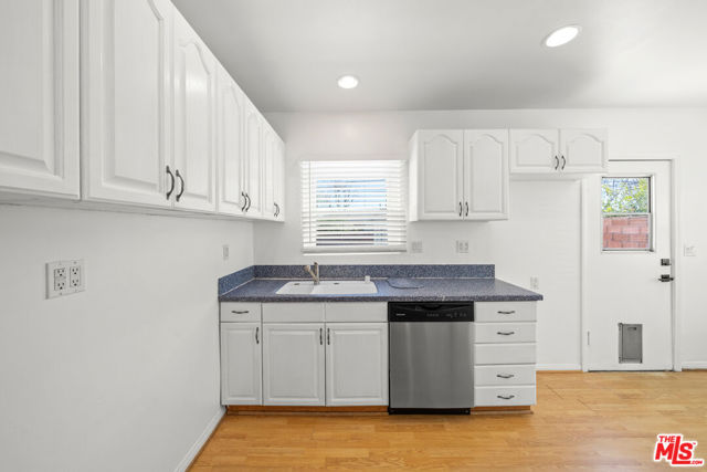 6112 Bonfair Avenue, Lakewood CA: https://media.crmls.org/mediaz/4fcbf181-8fdf-4449-af0a-29d26c186a9e.jpg