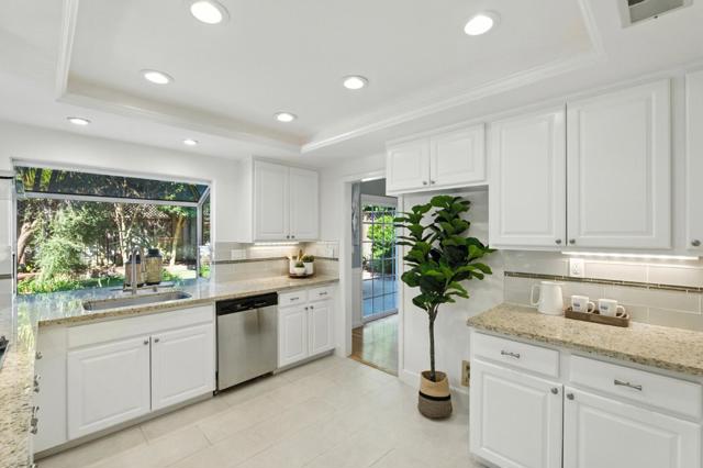 213 Yarborough Lane, Redwood City CA: https://media.crmls.org/mediaz/4fcc0825-89d9-4e34-894b-e786fb16e55e.jpg
