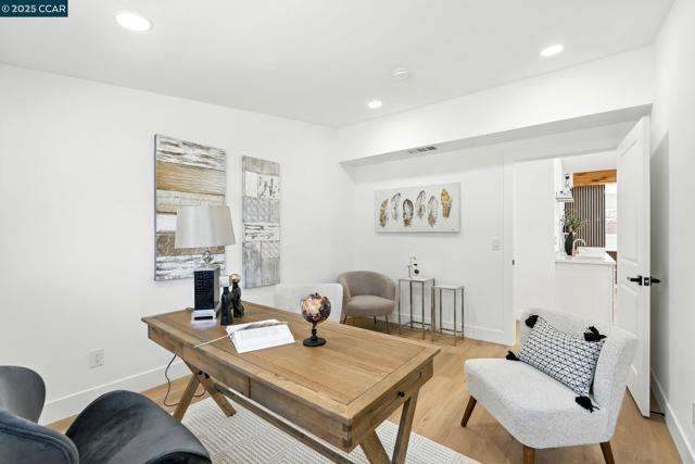 1717 Springbrook Rd, Lafayette CA: https://media.crmls.org/mediaz/4fcc1514-1350-489d-a10b-bd1d82f24180.jpg
