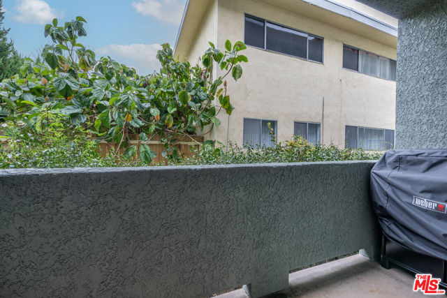 14919 Dickens Street, Sherman Oaks CA: https://media.crmls.org/mediaz/4fcc2af2-9632-4b64-82ea-25232f283869.jpg