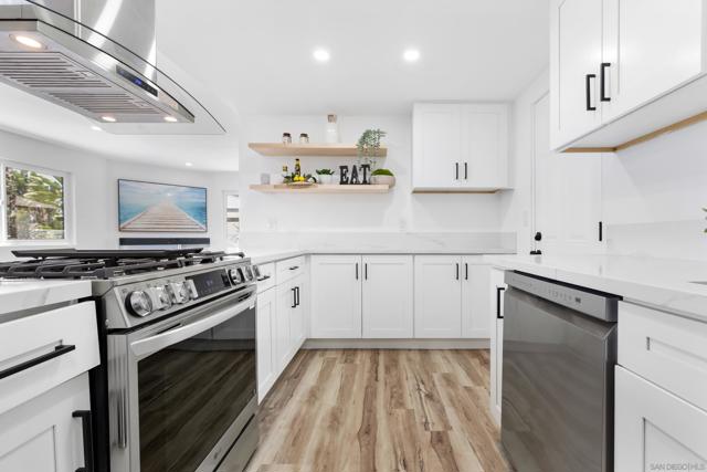 2537 Davis Ave, Carlsbad CA: https://media.crmls.org/mediaz/4fccd62c-2fe6-44c9-bd4b-020cd8c3ab8f.jpg