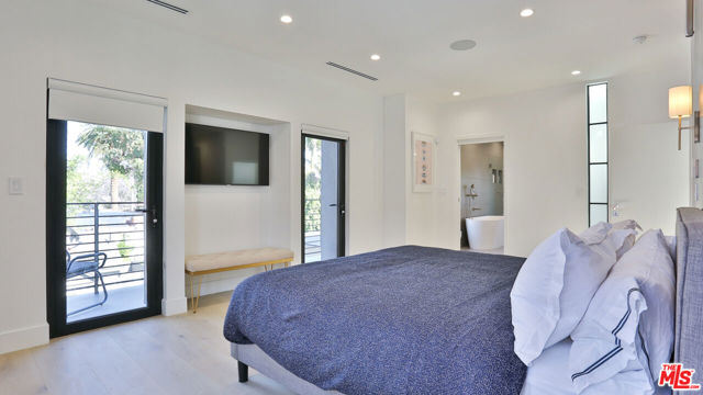 842 S Ogden Drive, Los Angeles CA: https://media.crmls.org/mediaz/4fccd681-c604-4cea-acec-0e7b750919ea.jpg