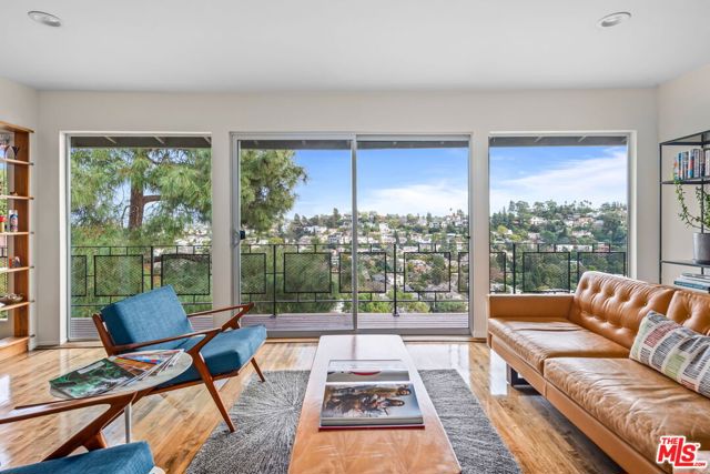 3736 Clayton Avenue, Los Angeles CA: https://media.crmls.org/mediaz/4fcd14ca-f92b-4cae-828b-2fbe8871e9cb.jpg