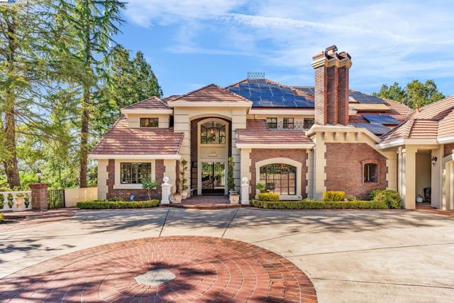 219 Valley Oaks Dr, Alamo CA: https://media.crmls.org/mediaz/4fcd1e26-8c94-4442-bbdf-d2a9e64ae8d1.jpg