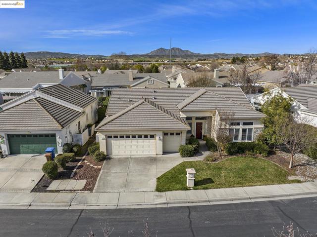139 Pippin Dr, Brentwood CA: https://media.crmls.org/mediaz/4fcdc325-2c69-46e4-925b-528f3e1a6433.jpg