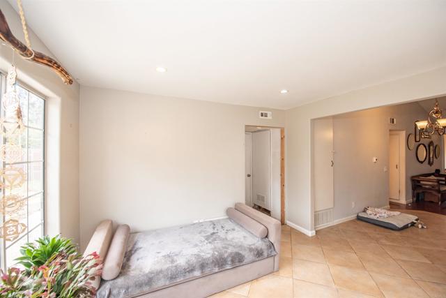 829 Warmlands Avenue, Vista CA: https://media.crmls.org/mediaz/4fcdfab7-90f2-427a-9bcf-ba842f18958a.jpg
